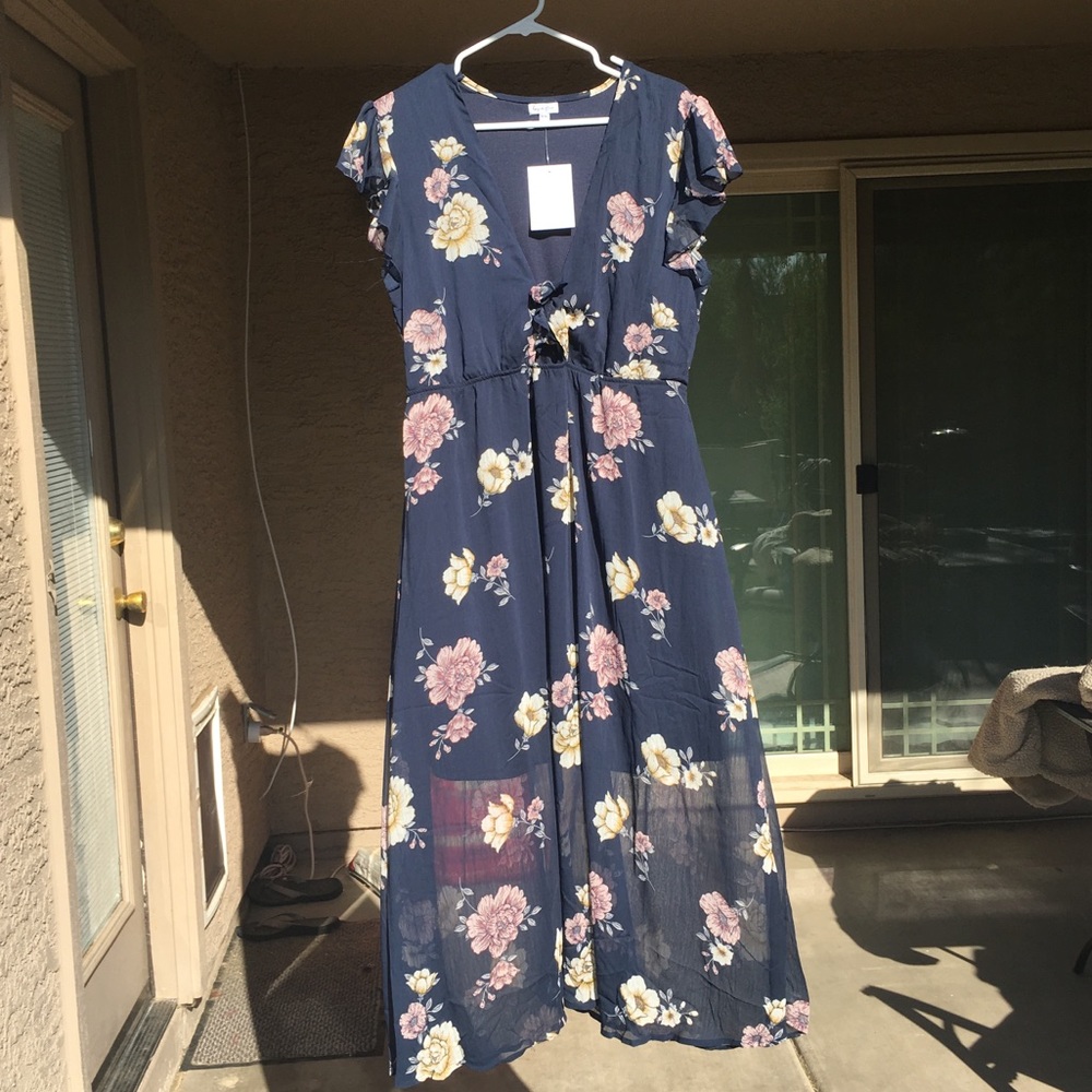 NWT - Gorgeous navy floral maxi dress with cutout